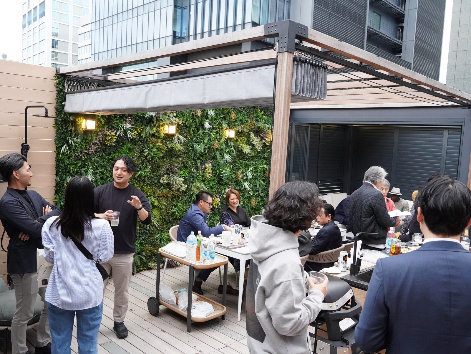 人が集まり、想いがつながるテラスから